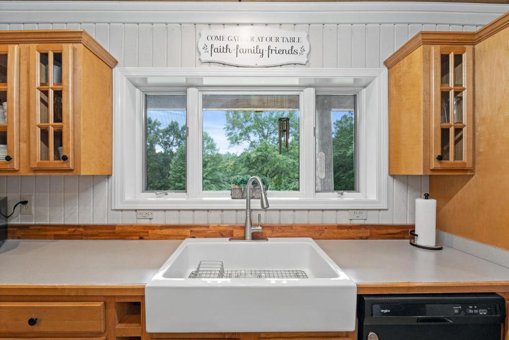 Refuge Ranch Retreat Log Cabin Lake 53+ Acres ローカスト・グローブ エクステリア 写真
