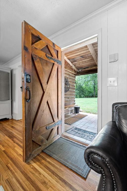 Refuge Ranch Retreat Log Cabin Lake 53+ Acres ローカスト・グローブ エクステリア 写真